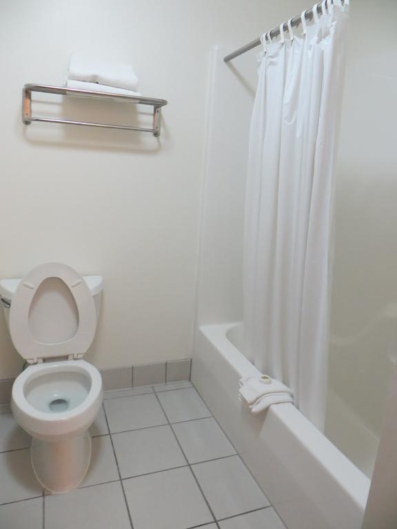Travelodge By Wyndham Missouri Valley חדר תמונה