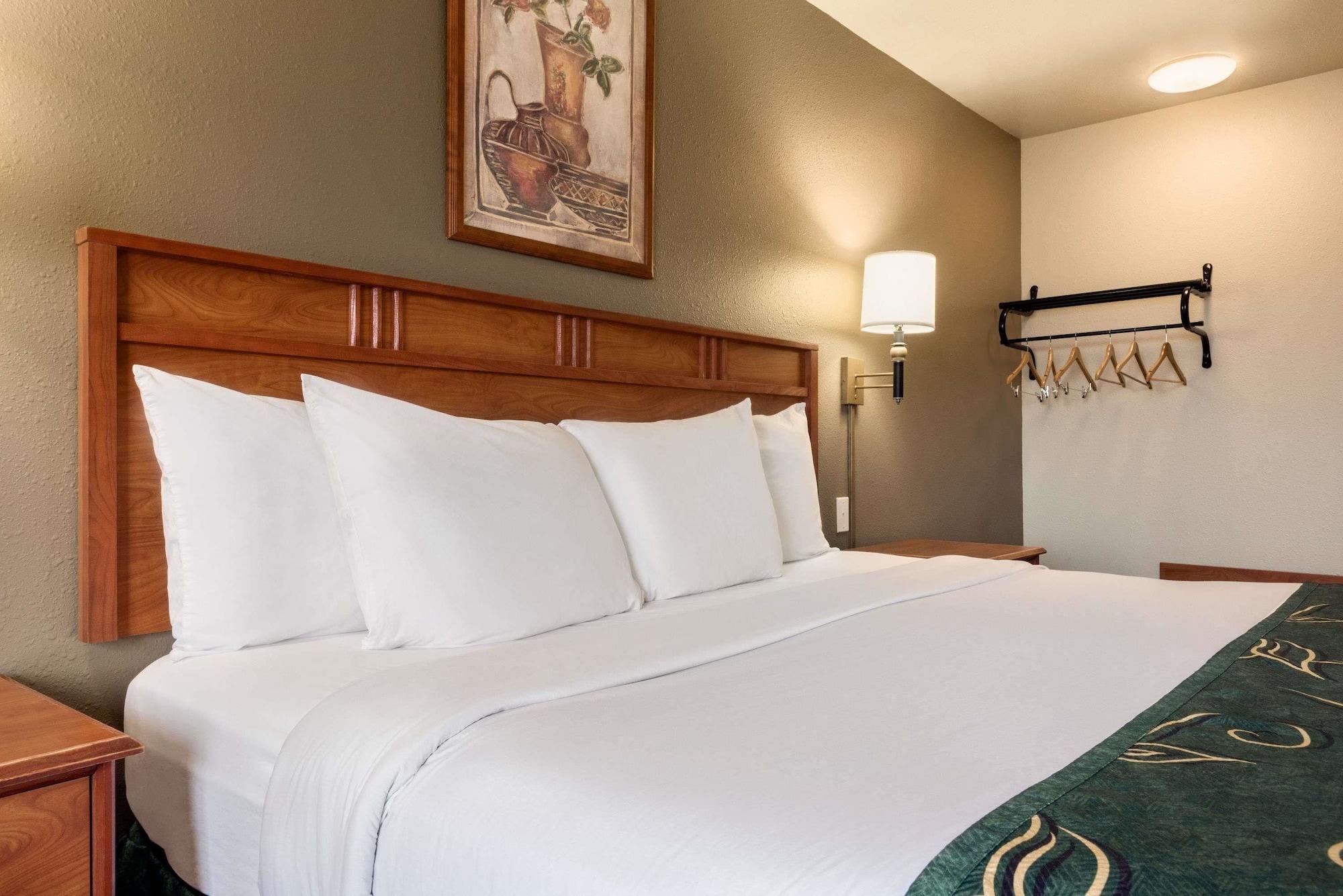 Travelodge By Wyndham Missouri Valley מראה חיצוני תמונה